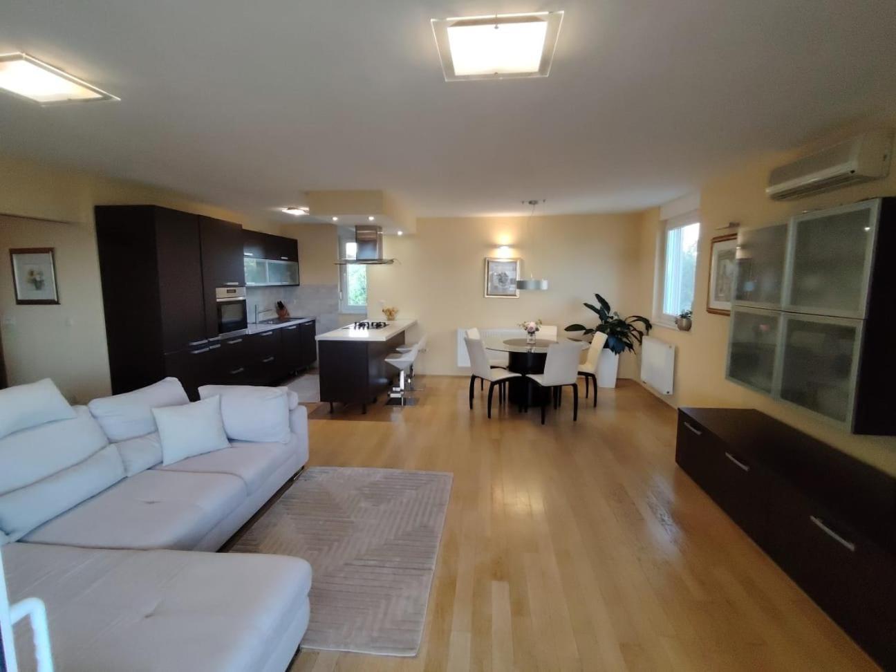 Luxury Beach Apartment บีโอกราดนาโมรู ภายนอก รูปภาพ